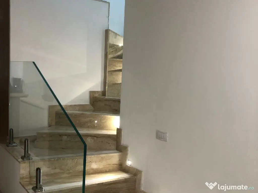 Apartament cu patru camere ,mobilat si utilat. 