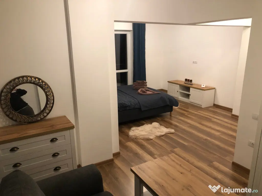 Apartament cu patru camere ,mobilat si utilat. 