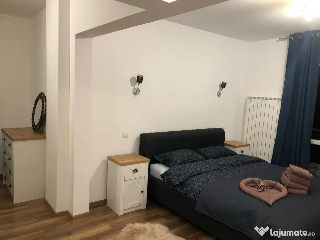 Apartament cu patru camere ,mobilat si utilat. 