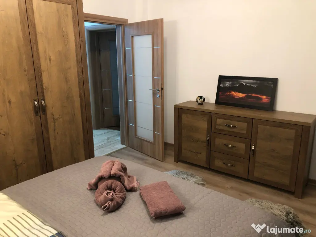 Apartament cu patru camere ,mobilat si utilat. 