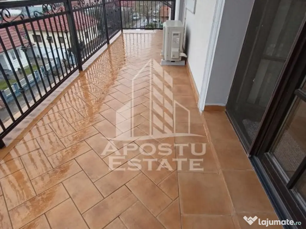 Apartament 3 camere pe doua nivele, 2 bai, zona Ronat! 