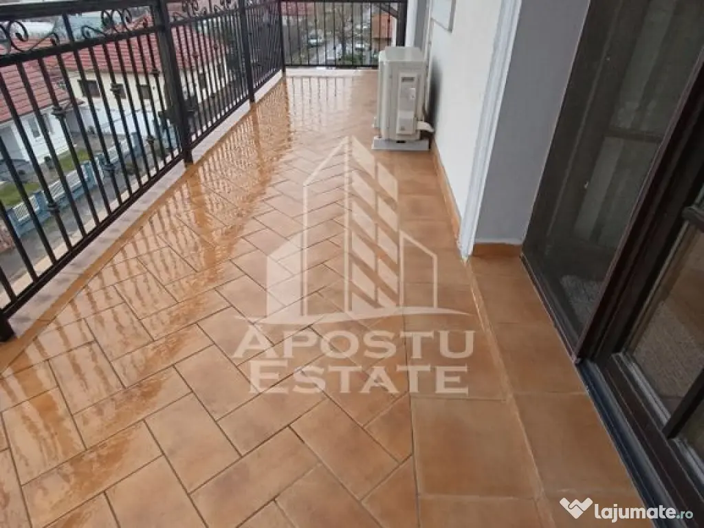 Apartament 3 camere pe doua nivele, 2 bai, zona Ronat! 