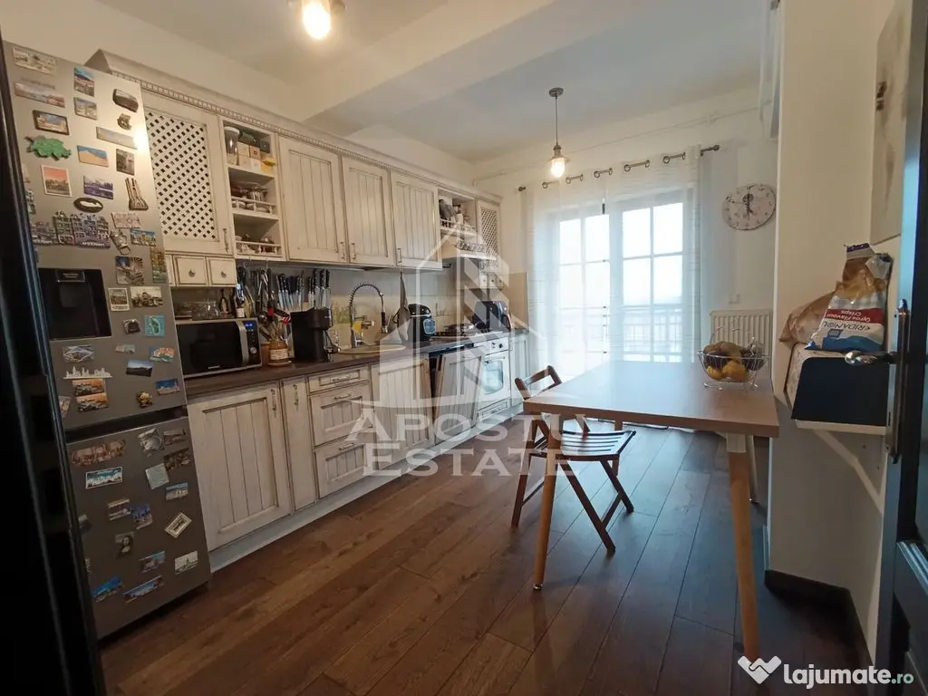 Apartament 3 camere pe doua nivele, 2 bai, zona Ronat! 