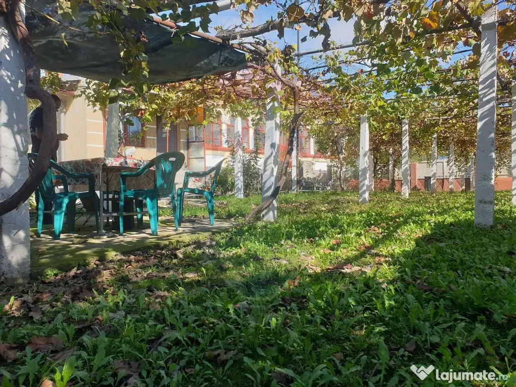 Casă / Vilă cu 3 camere de vânzare 