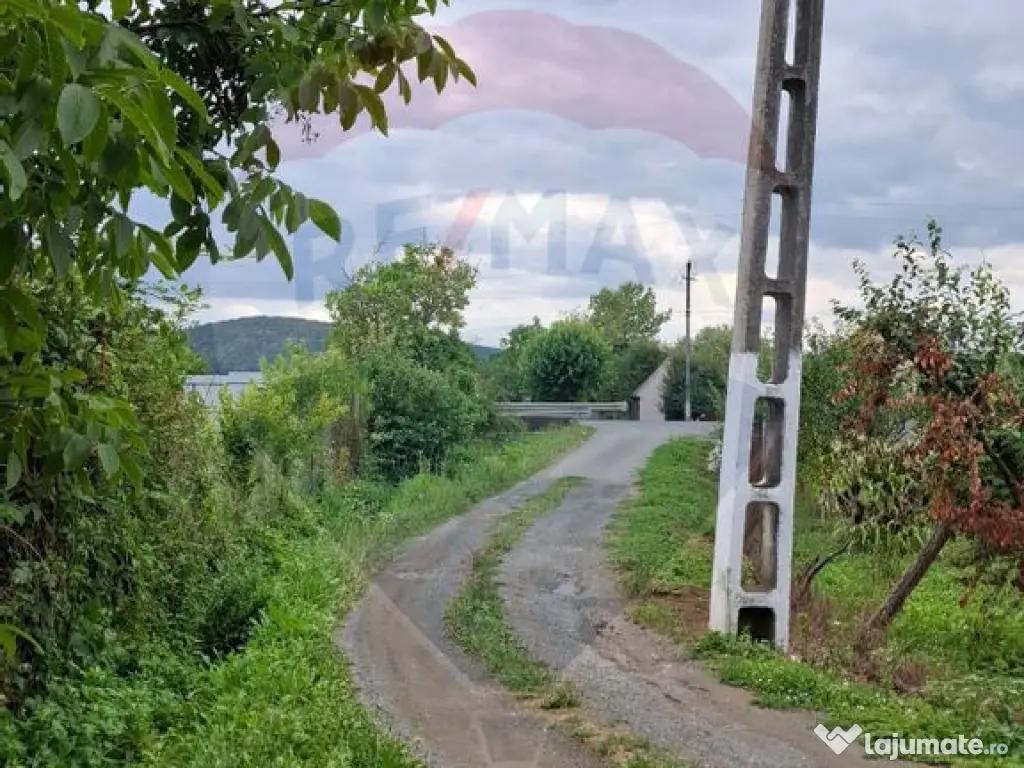 Teren construibil de vânzare 990mp în Barzava, județul...