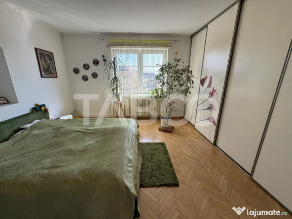 Casa individuala + apartament 2 fronturi teren 584 mp Turnis 