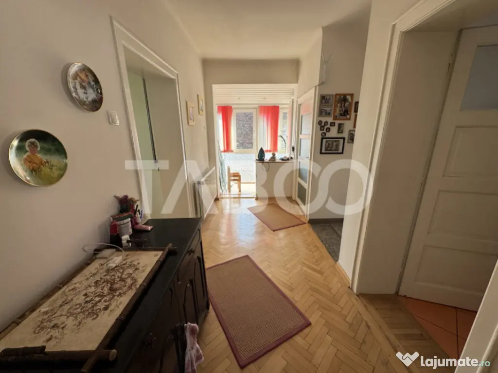 Casa individuala + apartament 2 fronturi teren 584 mp Turnis 
