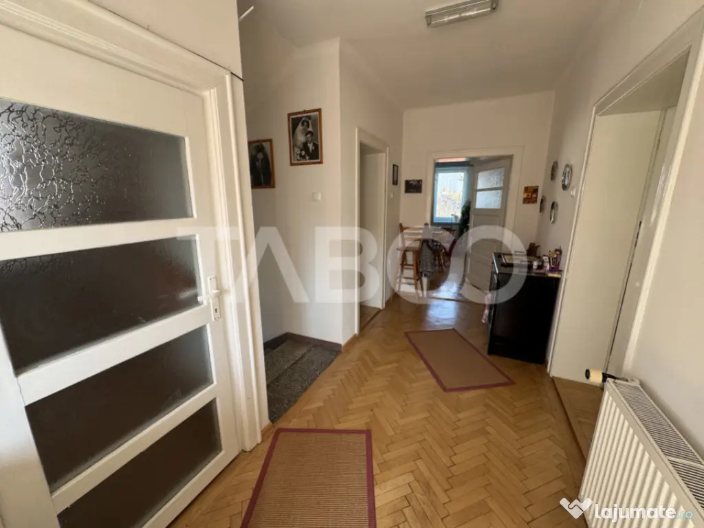 Casa individuala + apartament 2 fronturi teren 584 mp Turnis 