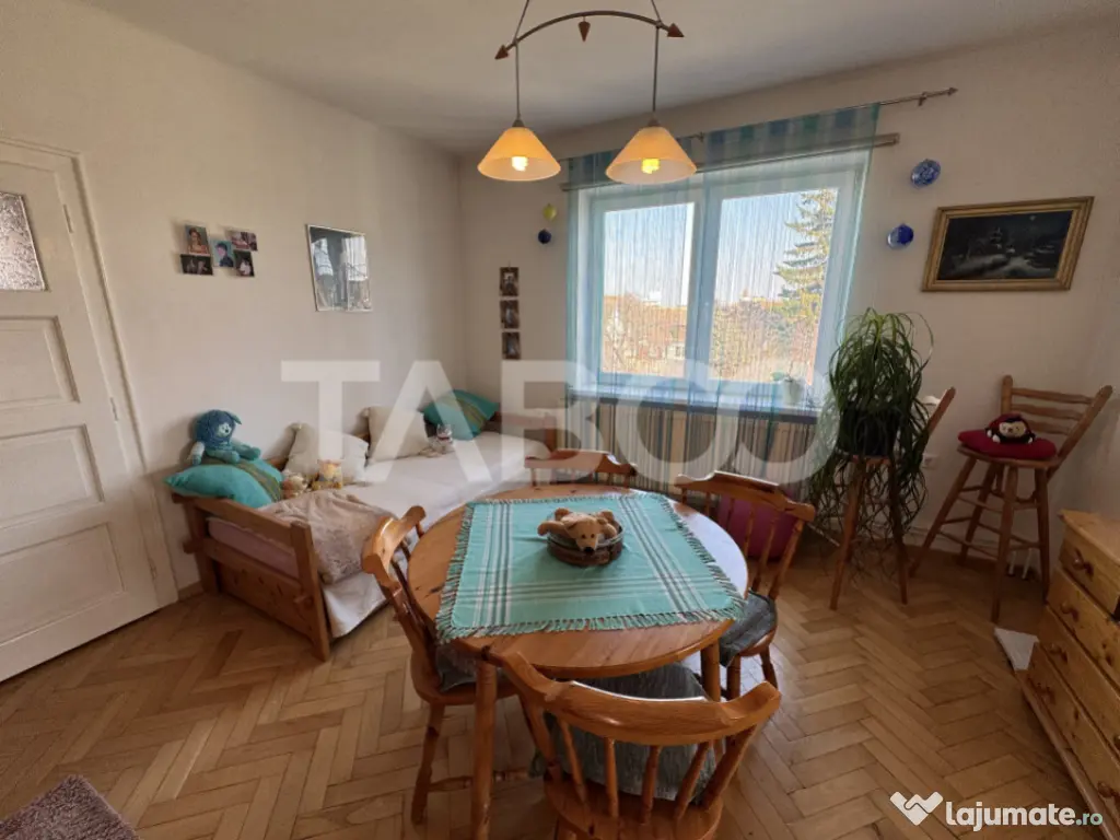 Casa individuala + apartament 2 fronturi teren 584 mp Turnis 