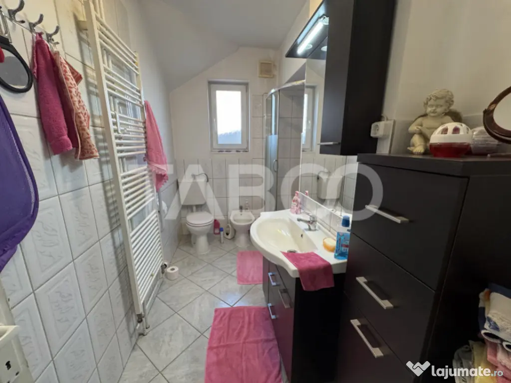 Casa individuala + apartament 2 fronturi teren 584 mp Turnis 