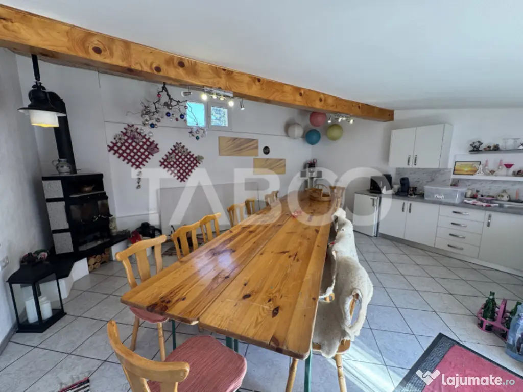 Casa individuala + apartament 2 fronturi teren 584 mp Turnis 