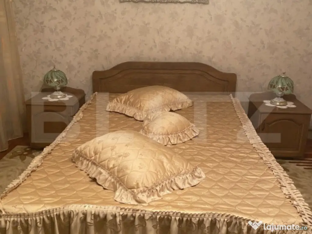 Casă de vânzare, cu 7 camere, 480 mp, zona Bd. Bucovina