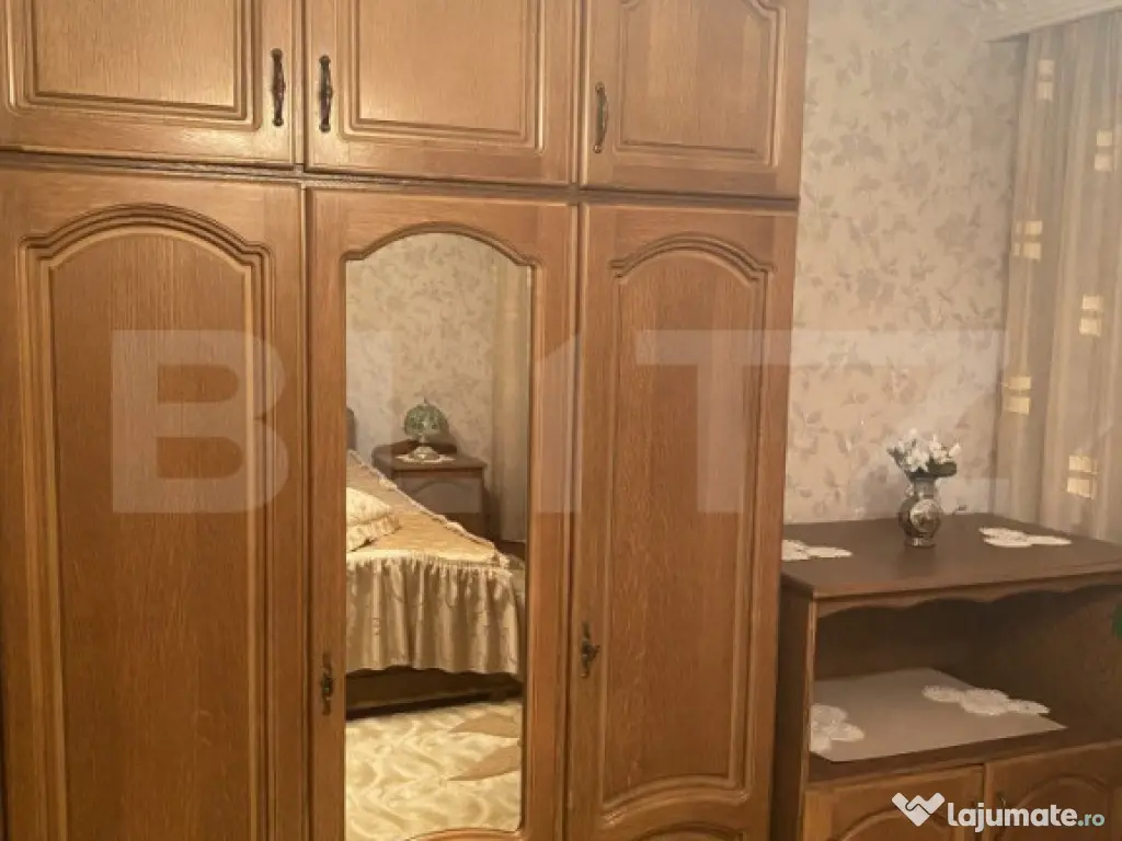 Casă de vânzare, cu 7 camere, 480 mp, zona Bd. Bucovina