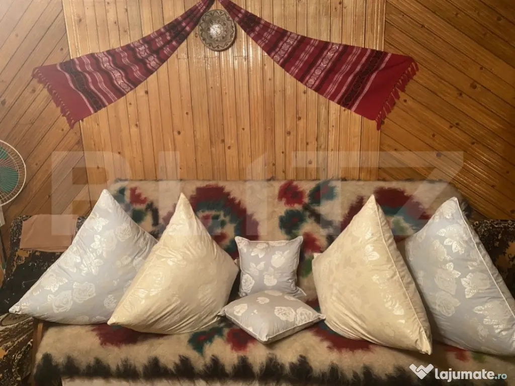 Casă de vânzare, cu 7 camere, 480 mp, zona Bd. Bucovina