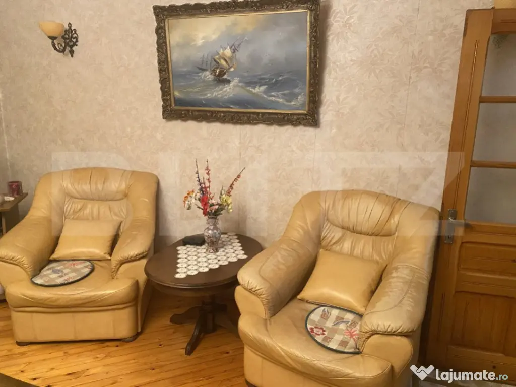 Casă de vânzare, cu 7 camere, 480 mp, zona Bd. Bucovina