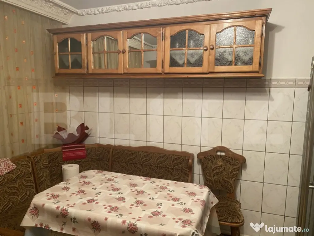 Casă de vânzare, cu 7 camere, 480 mp, zona Bd. Bucovina