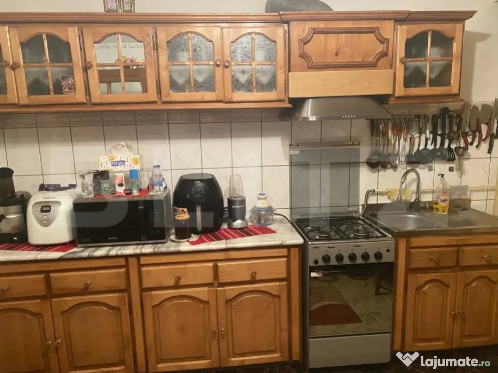 Casă de vânzare, cu 7 camere, 480 mp, zona Bd. Bucovina