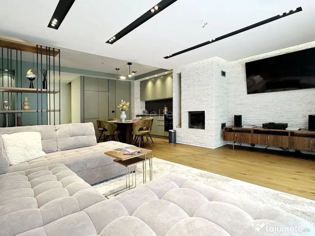 Terase generoase cu vederea spre padure 