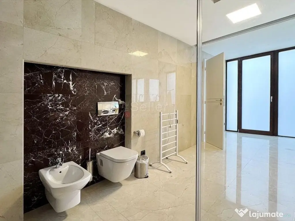 Terase generoase cu vederea spre padure 