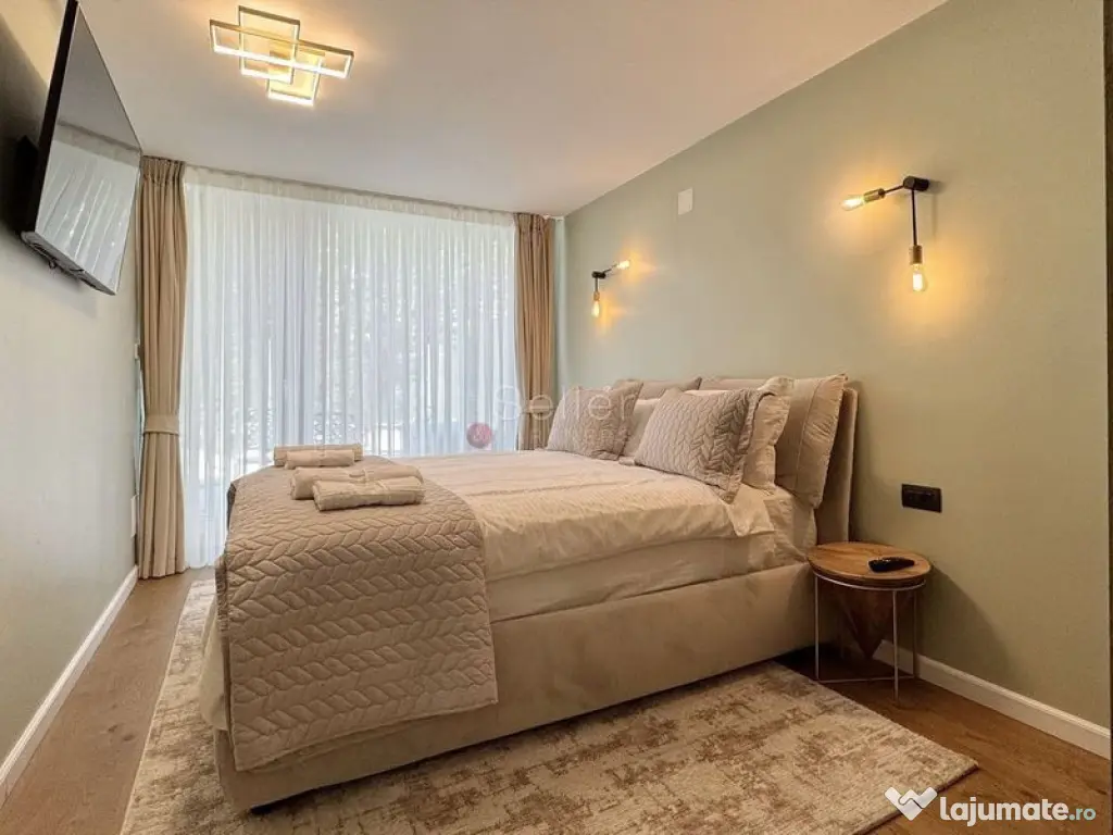 Terase generoase cu vederea spre padure 