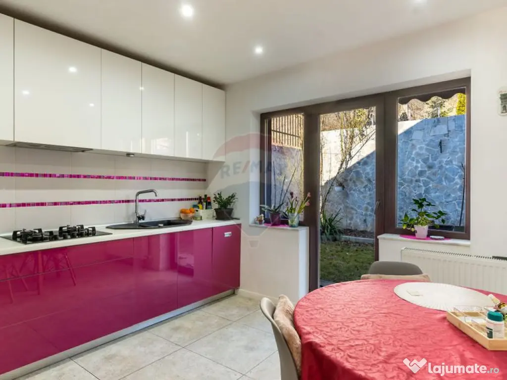 Casa de vanzare, 6 camere, zona Baciu, 175 mp util 