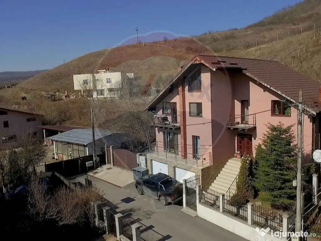 Casa de vanzare, 6 camere, zona Baciu, 175 mp util 