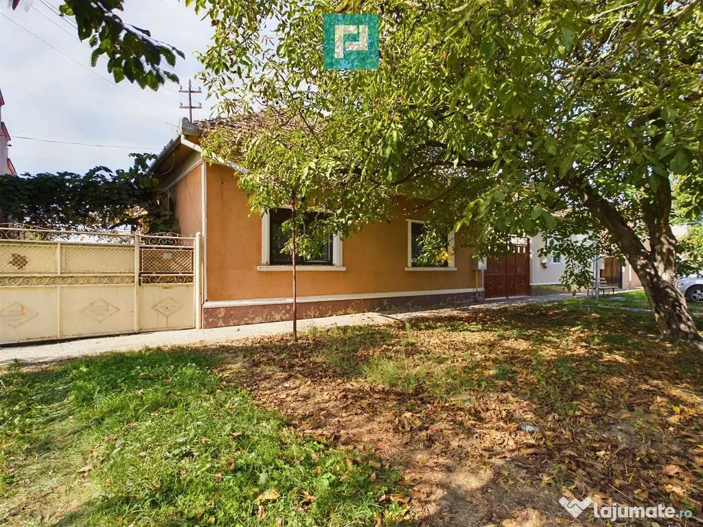 Casă 4 camere, zona centrală în Pâncota