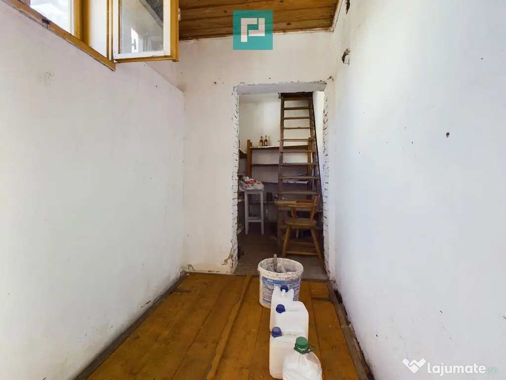 Casă 4 camere, zona centrală în Pâncota