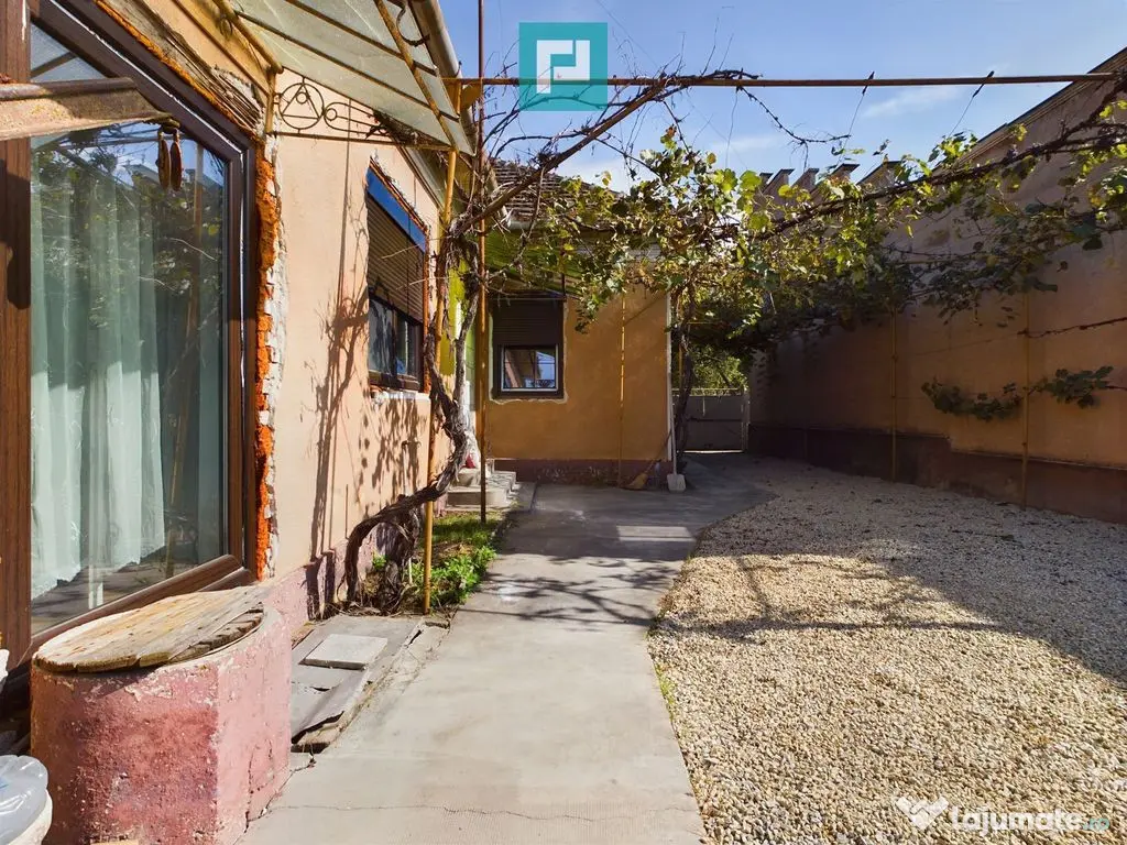 Casă 4 camere, zona centrală în Pâncota