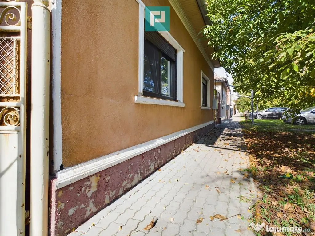 Casă 4 camere, zona centrală în Pâncota