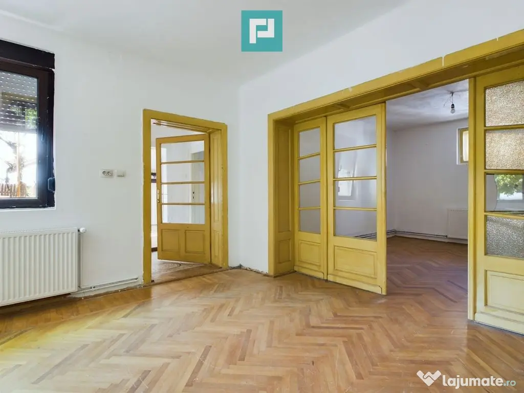 Casă 4 camere, zona centrală în Pâncota