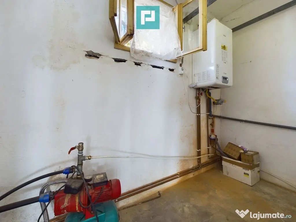 Casă 4 camere, zona centrală în Pâncota