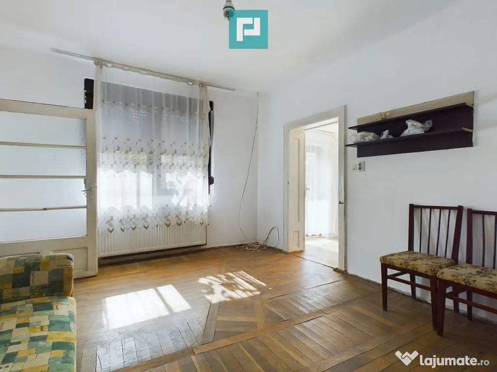 Casă 4 camere, zona centrală în Pâncota