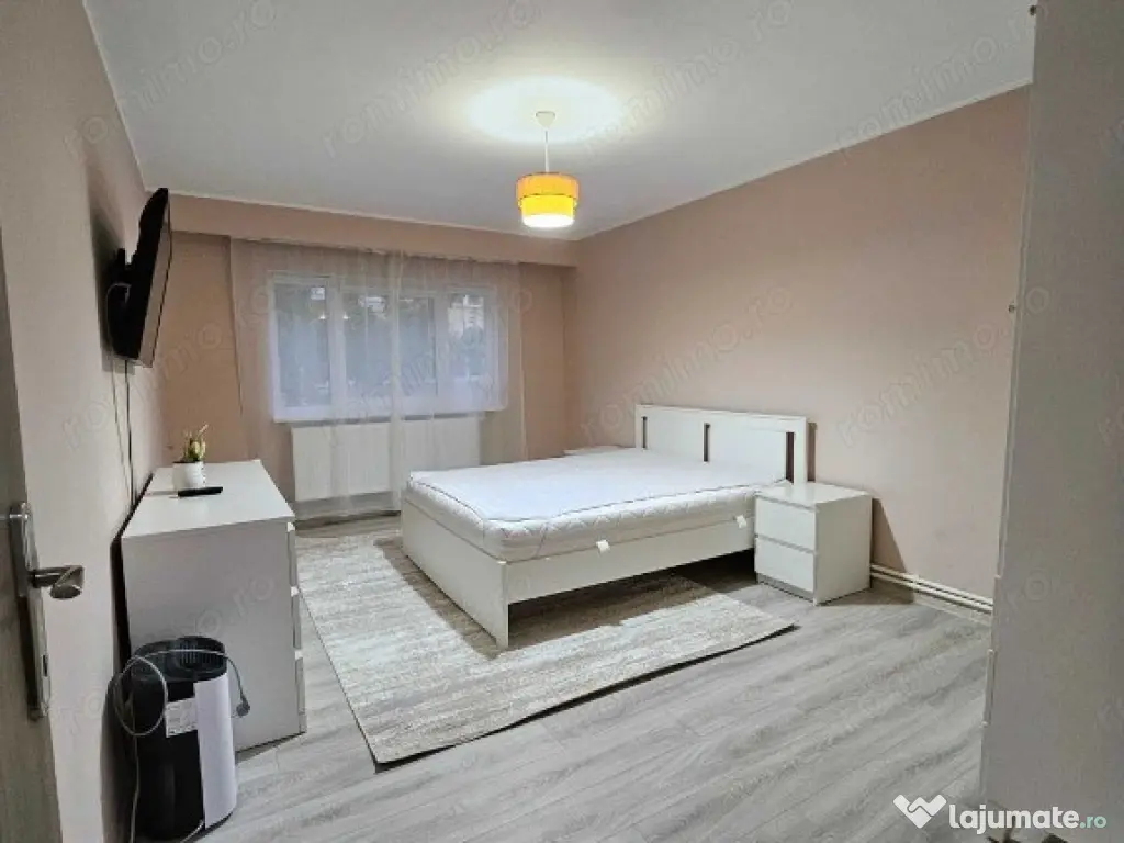 Se inchiriaza garsoniera in zona Tractorul 