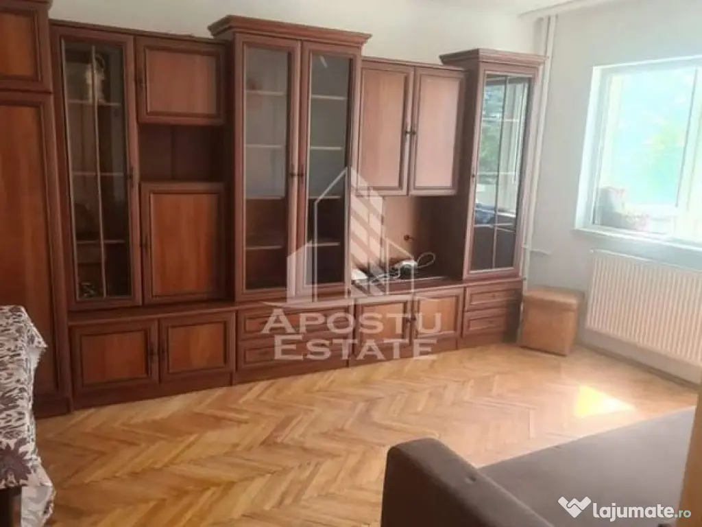 Apartament cu 3 camere, decomandat, etajul 2 , centrala p...