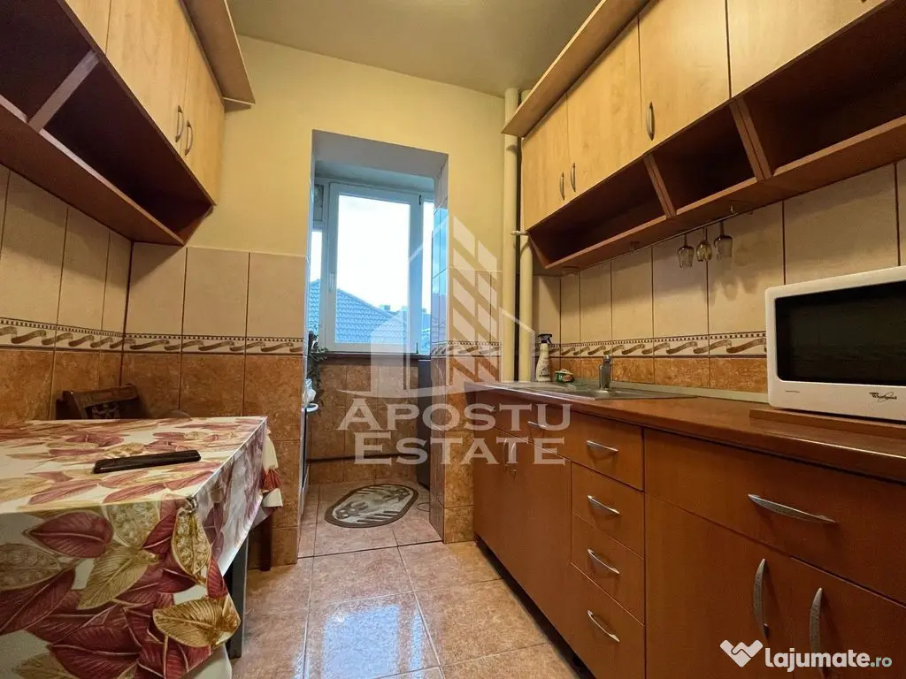Apartament cu 3 camere, decomandat, etajul 2 , centrala p...