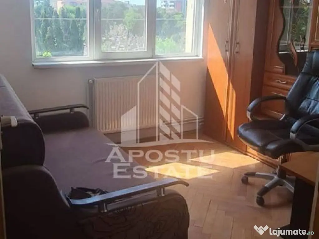 Apartament cu 3 camere, decomandat, etajul 2 , centrala p...