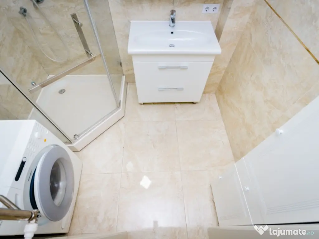 De inchiriat 2 camere in zona Tractorul