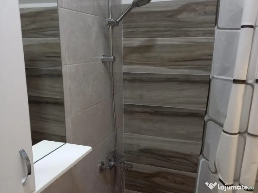 De vanzare garsoniera in zona Tractorul 