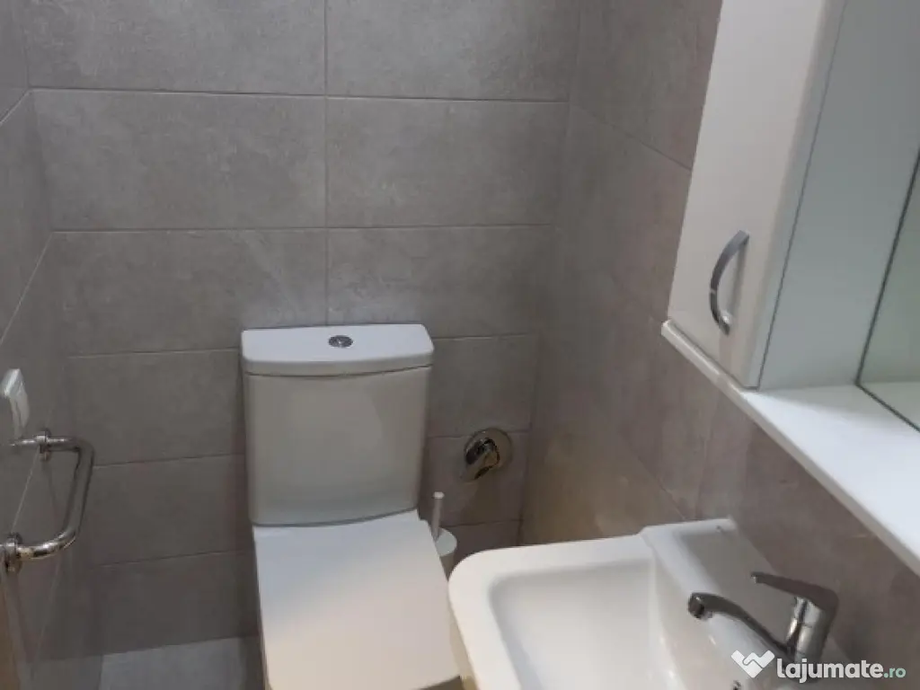 De vanzare garsoniera in zona Tractorul 