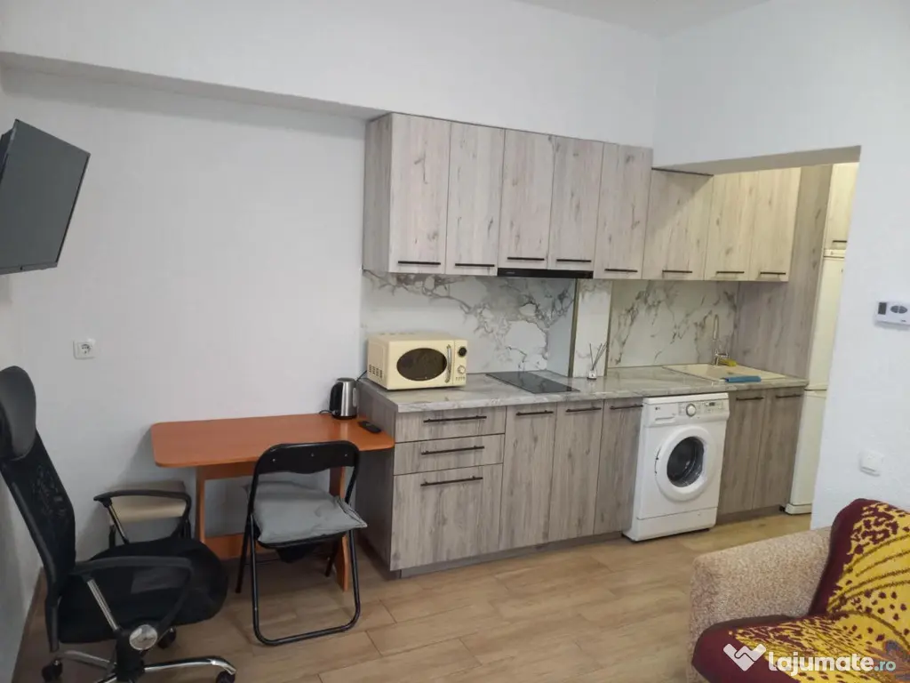 De vanzare garsoniera in zona Tractorul 