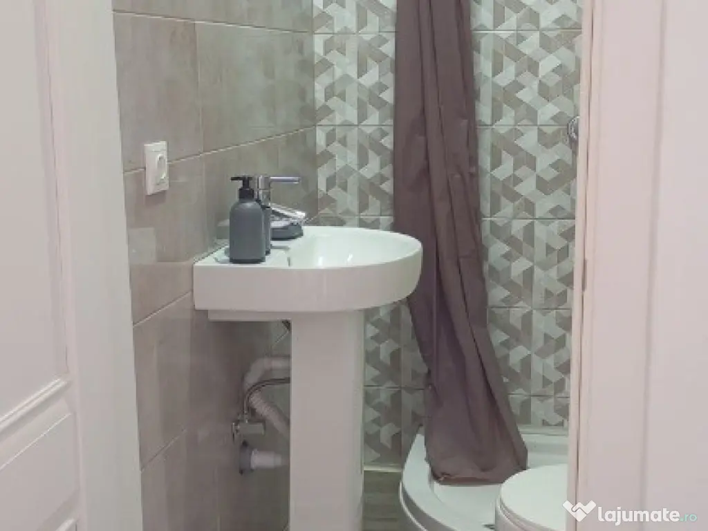 Garsoniera in zona Tractorul 