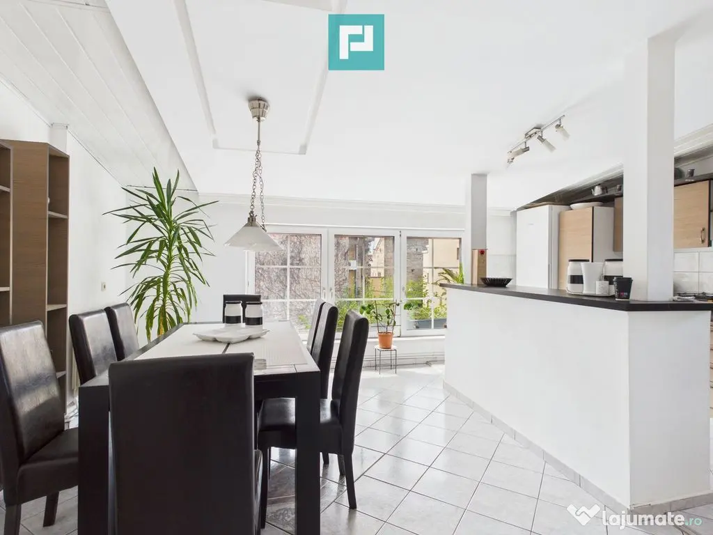 Apartament spațios în clădire ultracentrală 