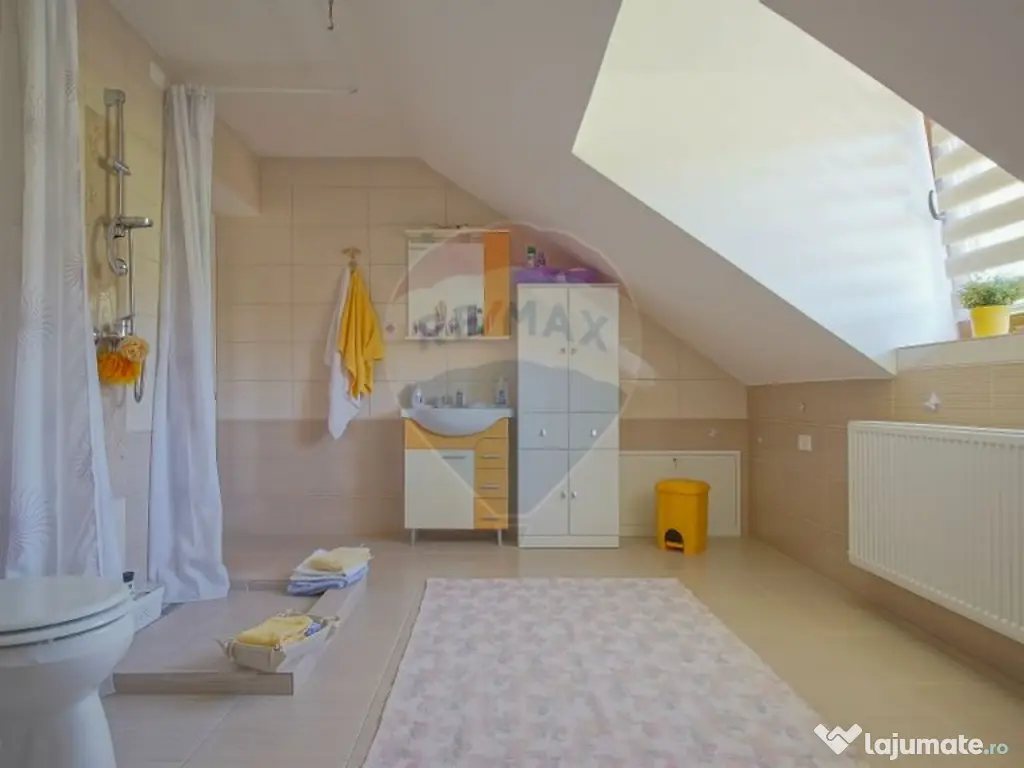 Vilă în zona Glăjărie, 10 camere, Sp + E + M, teren 2...