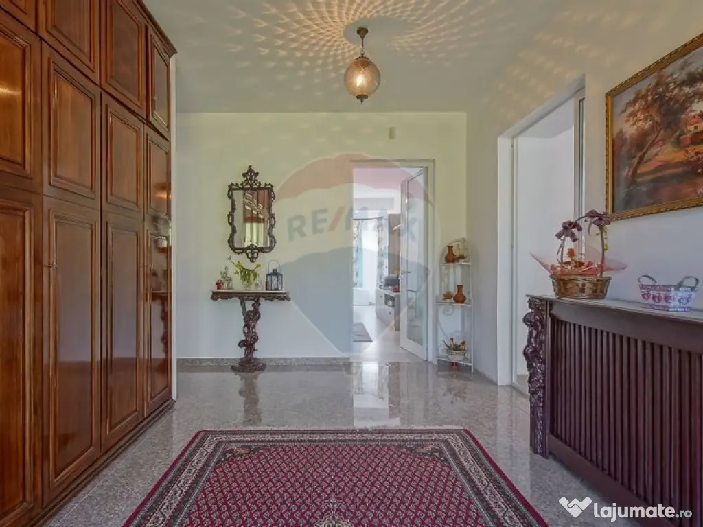 Vilă în zona Glăjărie, 10 camere, Sp + E + M, teren 2...