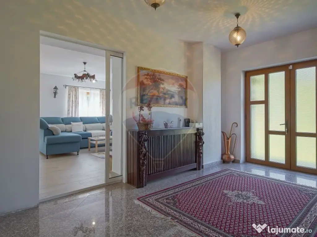 Vilă în zona Glăjărie, 10 camere, Sp + E + M, teren 2...