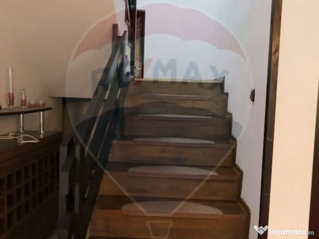 Vilă cu 10 camere de vânzare în zona Centrala 