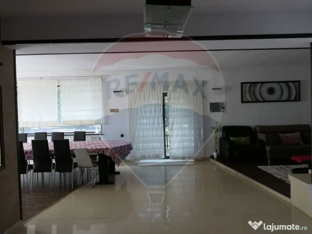 Vilă cu 10 camere de vânzare în zona Centrala 