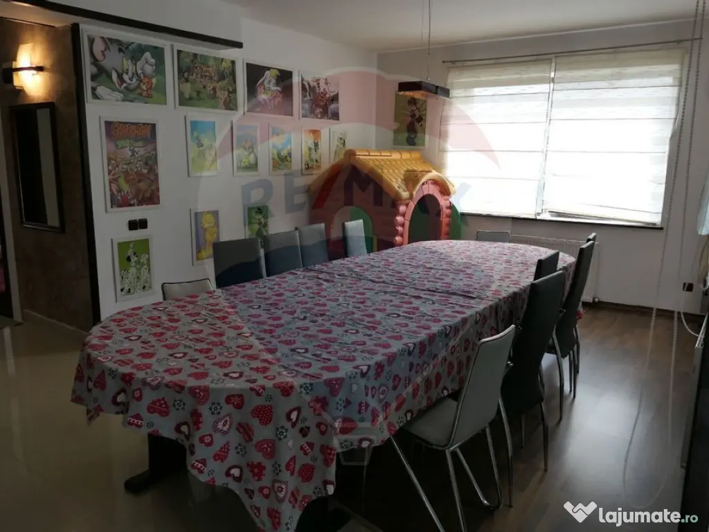 Vilă cu 10 camere de vânzare în zona Centrala 