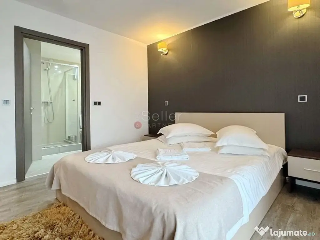 Priveliste spre masivul Postavarul 